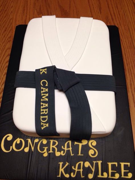 Black belt taekwondo/karate cake Martial Arts Party, Karate Cake, Black Belt Taekwondo, Karate Party, Black Belt Martial Arts, Black Belt Karate, Karate Belt, Cake Models, Karate Martial Arts