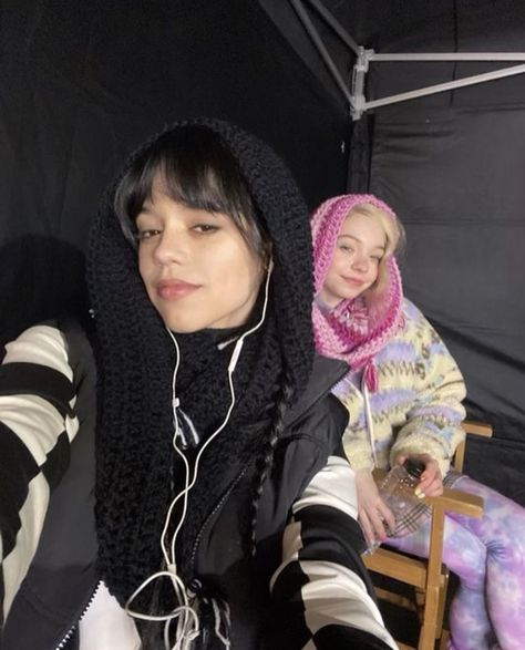 Snood Wednesday, Jenna And Emma, Wednesday Crochet, Crochet Wednesday, Checkered Sweater, Emma Myers, Jenna Ortega, Lace Collar, Behind The Scenes