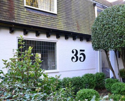 big, bold house numbers // large painted address Painted House Numbers, Vintage House Numbers, Unique House Numbers, House Numbers Diy, Number Tiles, Painted House, Modern House Number, Local Color, House Number Sign