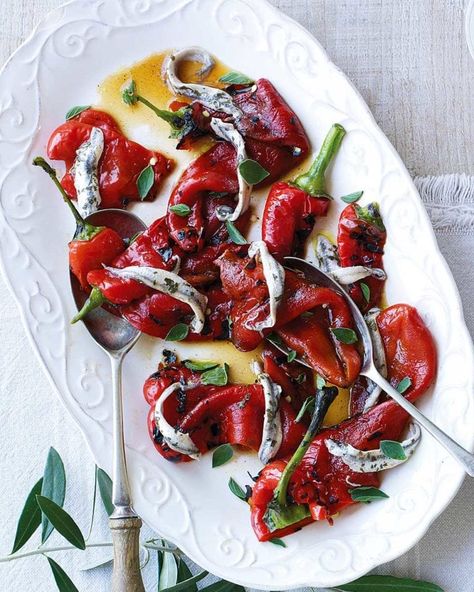 Peppers with roasted garlic, anchovies and basil | delicious. magazine Antipasto Ideas, Vampire Food, Italian Tapas, Italian Starters, Italian Gravy, Italian Antipasto, Tapas Menu, Pepper Recipes, Starter Recipes