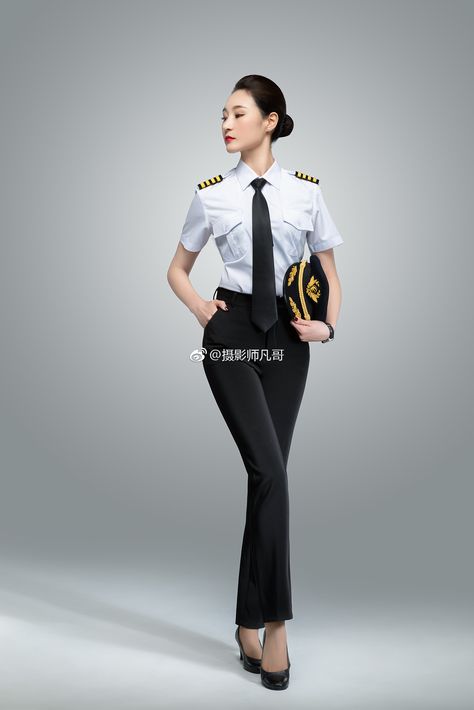 Stewardess Costume, Pilot Costume, Pilot Uniform, Women Wearing Ties, Aviators Women, Army Women, Anime Inspired Outfits, Korean Fashion Dress, Photography Poses Women