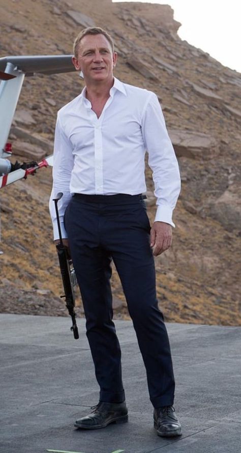 Daniel Craig Suit, Daniel Craig Bond, James Bond Daniel Craig, James Bond Outfits, James Bond Suit, Daniel Craig Style, Bond Outfits, Craig Bond, Bond Suits