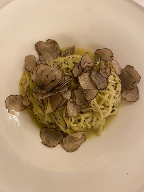 Fancy Pasta Dishes Aesthetic, Restaurant Aesthetic Food, Spaghetti Dishes, Truffle Pasta, Restaurant Aesthetic, Truffle Recipe, The Life I Want, Life I Want, Fancy Restaurant