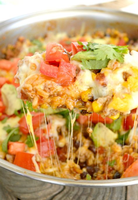 One Pot Burrito Bowls~the perfect healthy,delicious,filling weeknight meal.Everything cooked deliciously in one pot.One Pot Burrito Bowl is a total fam fav One Pan Burrito, One Pot Burrito Bowl, One Pot Burrito, Enchilada Bowl, Avocado Sour Cream, Burrito Bowl Recipe, Turkey Rice, Mexikansk Mat, Burrito Bowls Recipe