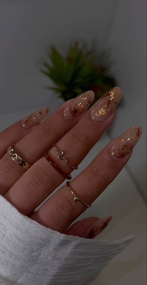 House Interior Makeover, Gold Nails Prom, Growth Tattoos, Golden Nails Designs, Nails Tan, Fall Nail Polish Colors, Nail Art Paillette, Feather Nail, Brush Techniques