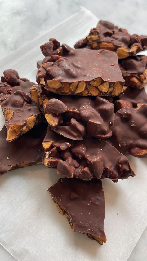 Chocolate Bark Recipes, Almonds Chocolate, Bark Recipes, Roasted Almond, Chocolate Bark Recipe, Almond Chocolate, Bark Recipe, Holiday Menus, Raw Almonds