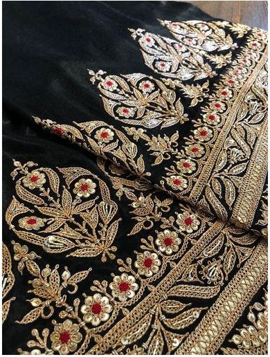 Marodi Embroidery, Embroidery Fashion Detail, Diy Bead Embroidery, Kurti Embroidery Design, Couture Embroidery, Handmade Embroidery Designs, Hand Work Embroidery, Embroidered Blouse Designs, Embroidery On Clothes