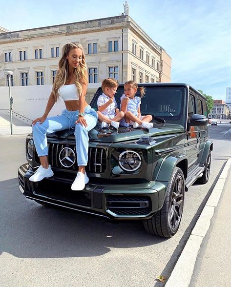 The Million Lady (@themillionlady) • Instagram photos and videos Rich Couples Luxury, I Am Unstoppable, Wealthy Lifestyle Luxury, Rich Couple, Mommy Daughter Outfits, Wealthy Lifestyle, Wealthy Women, Luxury Lifestyle Women, Life Vision Board