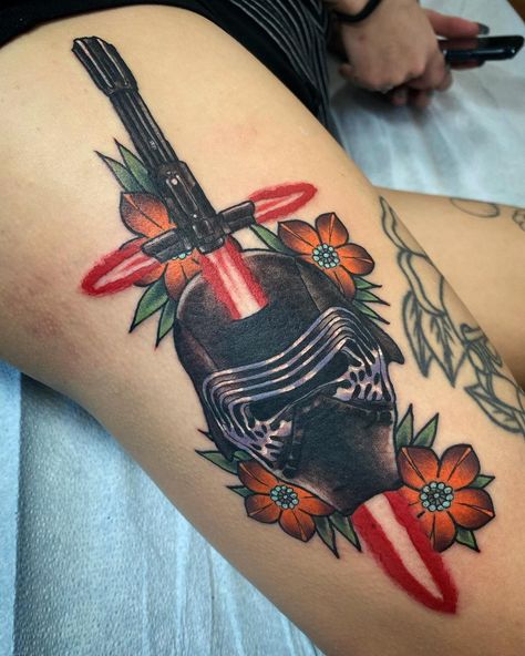 𝕿𝖎𝖆𝖓𝖓𝖆 𝕾𝖎𝖒𝖒𝖘 on Instagram: “✨Kylo Ren✨ today for @jessaarenn made with love @goldenruletattoo #kyloren #kylorentattoo #starwarstattoos #lightsabertattoos…” Kylo Ren Tattoo, Vader Tattoo, Lightsaber Tattoo, Darth Vader Tattoo, Montreal Tattoo, Traditional Tattoo Outline, Nerdy Tattoos, Geek Tattoo, Star Wars Tattoo