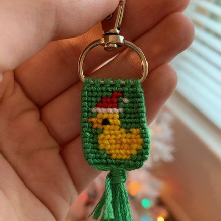 Alpha Keychain, Alpha Crochet, Friend Ship Bracelets, Duck Hat, Ideas Pulseras, Bracelet Book, Friend Ship, Handmade Friendship Bracelets, Bird Christmas