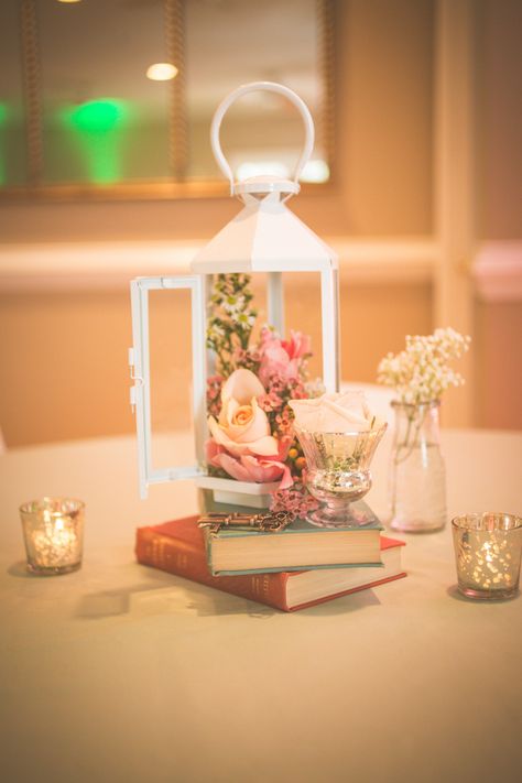 Book Wedding Centerpieces, Fall Wedding Ceremony Decorations, Vintage Wedding Centerpieces, Book Centerpieces, Lantern Centerpiece Wedding, Wedding Reception Planning, Vintage Centerpieces, Lantern Centerpieces, Wedding Help