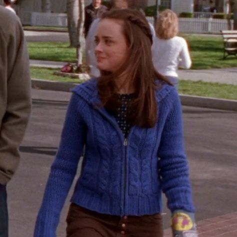 Gilmore Fall Outfits, Rory Gilmore Fall, Rory Gilmore Style, Gilmore Girls Fashion, Gilmore Girls Outfits, Rory Gilmore, Girl Fits, Outfit Inspo Fall, French Girl