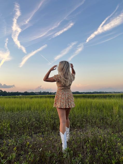 Cowgirl Sunset Pictures, Cowgirl Boots Pictures, Country Preppy Aesthetic, Beachy Cowgirl Aesthetic, White Cowgirl Boots Outfit Summer, Cowgirl Boots Photoshoot, Preppy Cowgirl Aesthetic, Marsh Photoshoot, Southern Aesthetic Country