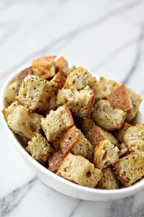 If you know how to make croutons at home, you're ahead of the game. We'll teach you how, and you'll be unstoppable. Think of all the combinations! Gluten Free Croutons, How To Make Croutons, Gluten Free Sandwich Bread, Crouton Recipes, Gluten Free Sandwiches, Homemade Stuffing, Pan Sin Gluten, Gluten Free Sourdough, Gluten Free Recipes Bread