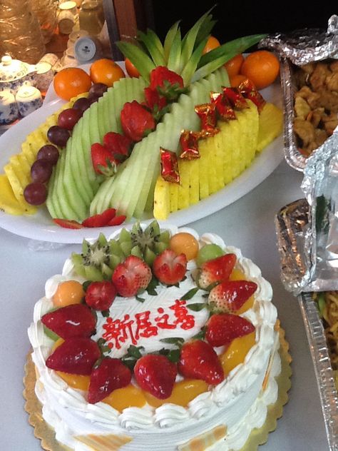 Chinese Fruit Cake, Asian Birthday Cake, Chinese Fruit, Fruit Birthday Cake, Chinese Birthday, Asian Cake, Fruit Birthday, Food Cake, Fruit Cake