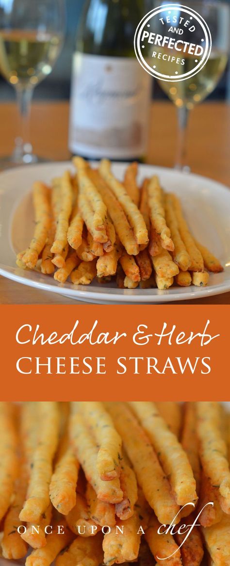 Hearty Appetizers, Cheese Straws Recipe, Cheese Straws, Herb Cheese, Small Bites, Appetizer Snacks, Finger Foods, Crackers, Cheddar