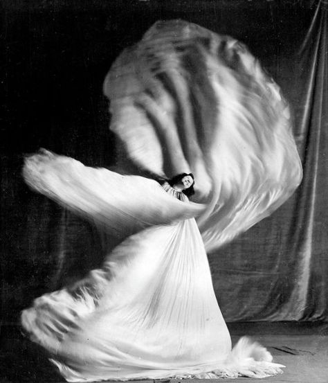 Loie Fuller, Pina Bausch, Isadora Duncan, Martha Graham, Anna Pavlova, Ordinary Girls, Let's Dance, Modern Dance, Contemporary Dance