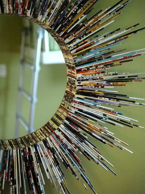 Cool Mirror Ideas, Cool Mirror, Recycled Magazine Crafts, Spiegel Diy, Recycled Magazine, Recycled Magazines, House Crafts, Mirror Ideas, Magazine Crafts