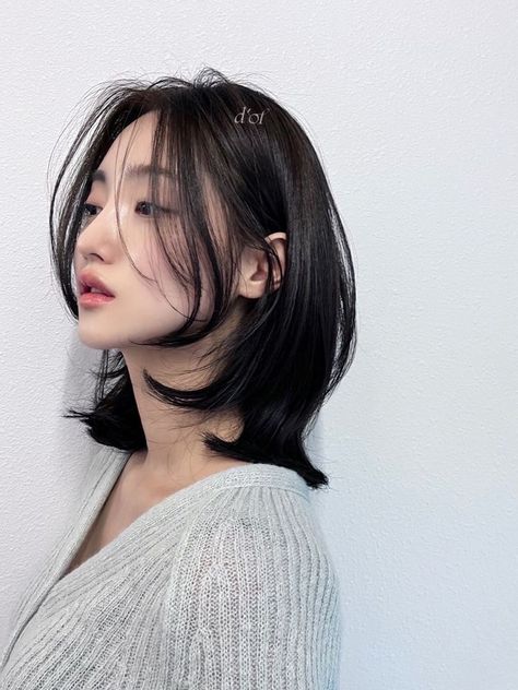 Korean Lob Haircut, Short Haircuts No Bangs, Asian Short Hair With Layers, Lob Haircut Asian, Layered Haircut Asian, Korean Lob, Asian Lob Haircut, Korean Layered Bob, Korean Haircut For Chubby Face