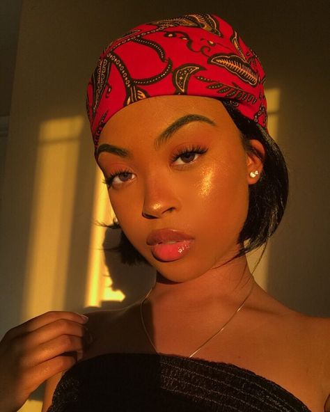 9,866 curtidas, 153 comentários - Amirah  (@amirahaleemm) no Instagram: “Babe, now tell me a better view  (pc:@breannansandoval)” Inspiring Photography, Girls Makeup, Brazilian Hair, Brown Skin, Protective Styles, African Women, Bandanas, Skin Makeup, Makeup Inspiration