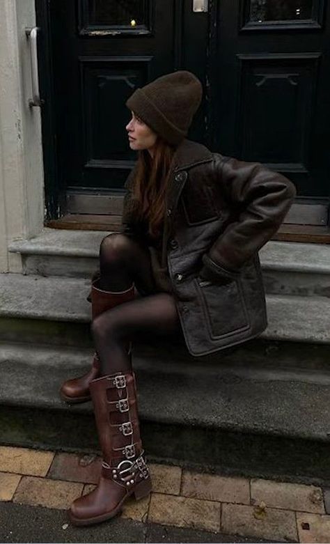 Buckle Biker Boots Outfit, Casual Tall Boots Outfit, Buckle Boots Outfit Winter, Miu Miu Biker Boots Outfit, Styling Biker Boots, Brown Buckle Boots Outfit, Tall Boots Fall Outfits, Brown Biker Boots Outfit, Botines Aesthetic