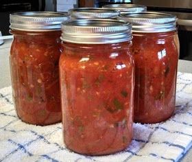 Canning Homemade!: Canning Salsa - Chunky Tomato Salsa from Better Homes and Garden Canning Magazine Canning Recipes Tomatoes, Salsa Chunky, Salsa Recipe For Canning, Garden Canning, Preserving Vegetables, Pressure Canning Recipes, Canning Salsa, Canned Food Storage, Canning Tips