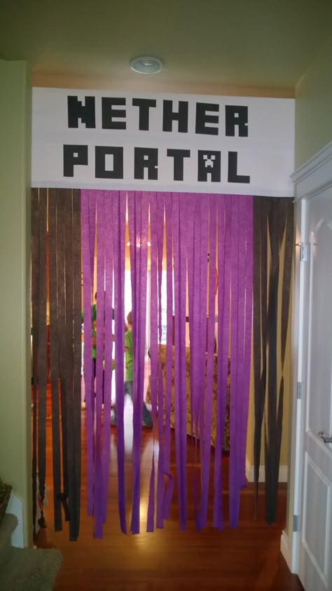 Minecraft Decorations want this for my birthday! Minecraft Dort, Minecraft Birthday Ideas, Diy Minecraft Birthday Party, Nether Portal, Minecraft Party Decorations, Mind Craft, Minecraft Bday, Minecraft Decoration, Minecraft Party Ideas