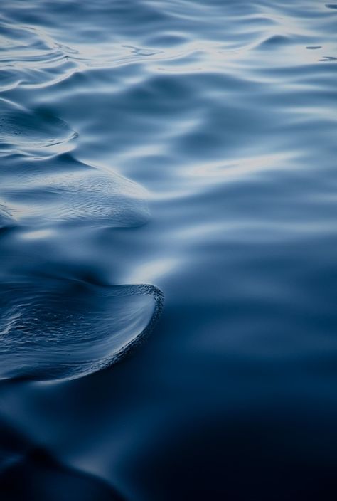 #blue Image Nature, Deep Blue Sea, Calm Water, Water Waves, Feeling Blue, Sea And Ocean, Foto Inspiration, Blue Aesthetic, Ocean Waves