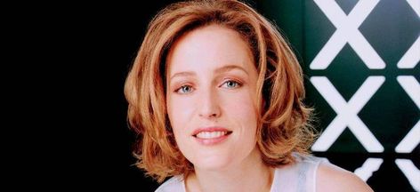 Gillian Anderson Gillian Anderson 2016, Gillian Anderson Young, Emily Bett Rickards, Dana Scully, Gillian Anderson, Hair Color Blue, British Actresses, Blue Hair, Body Measurements