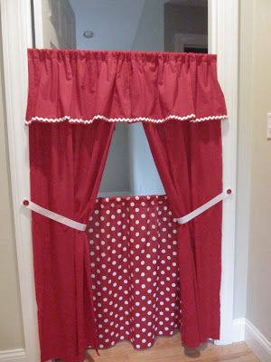 Sew Many Ways...: Tool Time Tuesday...Doorway Theater Doorway Puppet Theater, Puppet Stage, Theatre Curtains, Puppets Diy, Puppet Theatre, Puppet Theater, Homemade Toys, Puppet Show, Sew Easy