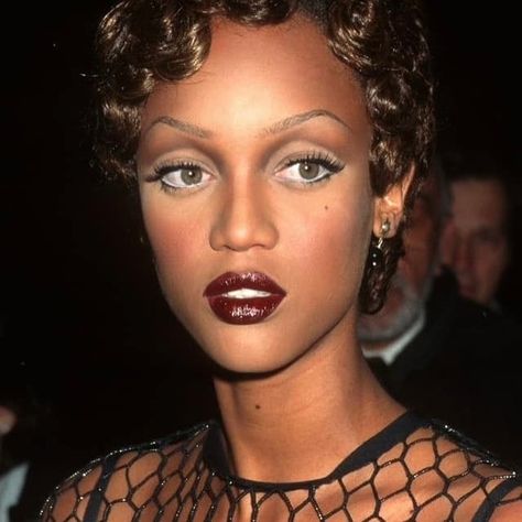 90s Supermodel Makeup, Tyra Banks Makeup, Lady Of Rage, Early 2000s Makeup, Deep Red Lip, Supermodel Makeup, 2000s Makeup Looks, Makeup Mood Board, Vintage Eyes