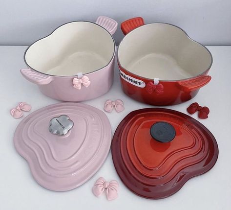 Le Creuset Heart, Waist Exercise, Beautiful Kitchenware, Future Kitchen, Aesthetic Kitchen, Dream Furniture, Iron Heart, Pink Kitchen, Cute Kitchen