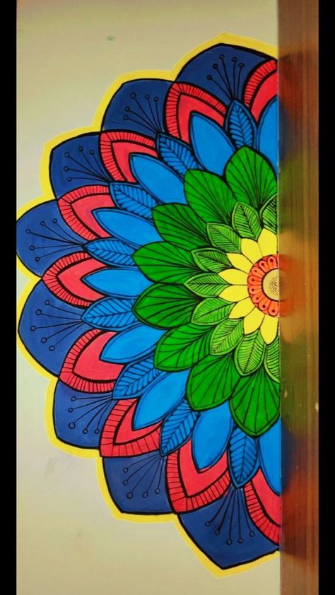 Simple Wall Mandala Painting, Eslimi Art, Art Rangoli, Art Room Doors, Worli Painting, Northern Lights Painting, Kerala Mural Painting, Diy Wall Painting, Simple Wall Art