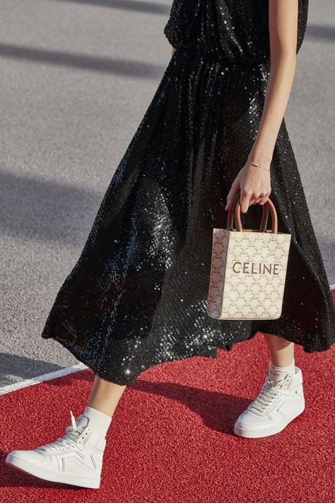 Celine Sneakers, Celine Outfit, Elegant Summer Outfits, Celine Shoes, Sneakers Street, Sneakers Street Style, Hedi Slimane, Runway Looks, Dressed Down