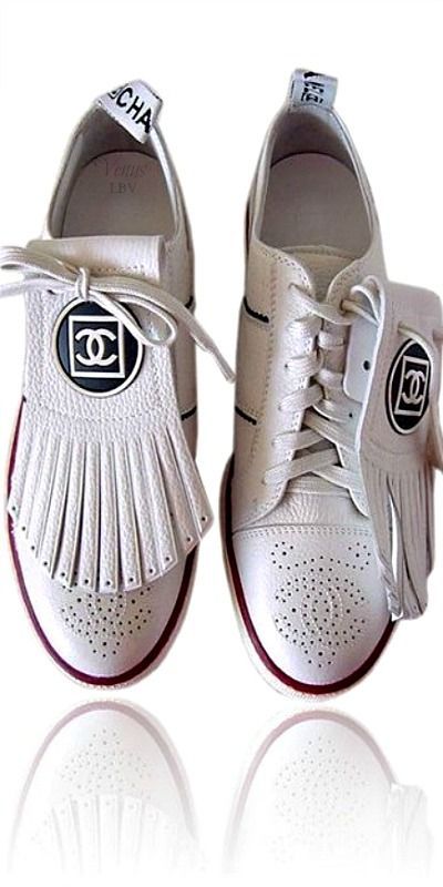 . Tennis Sneakers, Chanel Vintage, Golf Fashion, 가을 패션, Golf Shoes, Chanel Shoes, Vintage Chanel, Beautiful Shoes, Tennis Shoes