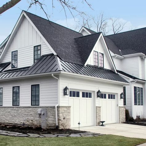 White Board And Batten Exterior, Board Batten Siding, White Board And Batten, Beautiful Modern Farmhouse, Board And Batten Exterior, Board Batten, Bungalow Exterior, Board And Batten Siding, Exterior Home