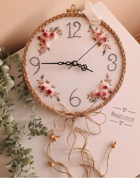 Clock Embroidery, Embroidery Clock, Hand Embroidery Letters, Wedding Embroidery Hoop, Sulaman Pita, Embroidery Purse, Embroidery Hoop Crafts, Personalised Gifts Diy, Simple Hand Embroidery Patterns