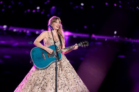 Taylor Swift in 4k on Twitter: "The Eras Tour Seattle Night 1 https://t.co/bzCGModXrT" / Twitter Taylor Swift Bangs, Red Carpet Hair, Taylor Swift Speak Now, Estilo Taylor Swift, All About Taylor Swift, Speak Now, Taylor Swift Hair, Taylor Swift Concert, Joe Jonas