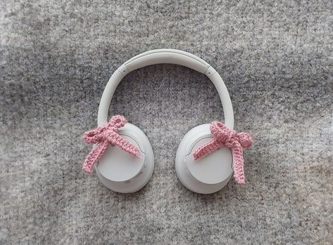 #crochet bows Headset Decoration, Headphone Crochet Accessories, Crochet Headphone Charm, Headset Crochet, Crochet Headset Cover, Crochet Headphone Accessories, Headphone Crochet, Crochet Bag Charm, Headphone Decoration