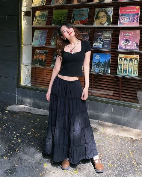 Symphony Outfit What To Wear To The, Black Maxi Skirt Outfit, Nintendo Aesthetic, Black Skirt Outfits, Crepe Skirt, Long Skirt Outfits, Maxi Skirt Outfits, Dream Style, Maxi Skirts