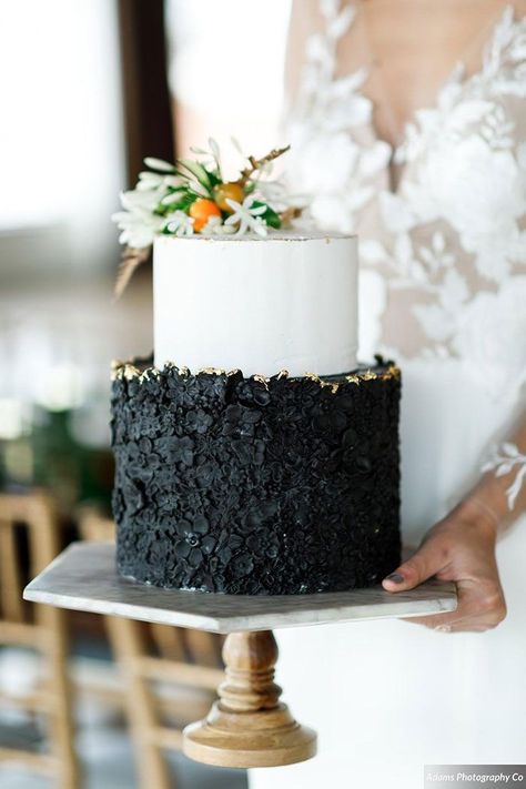 Black And White Buttercream Cake, Gold And Black Wedding Cake, Black And Orange Wedding, Cake 2022, Haunted Wedding, Tire Cake, Birthday 27, White And Gold Wedding Cake, Blessing Ceremony