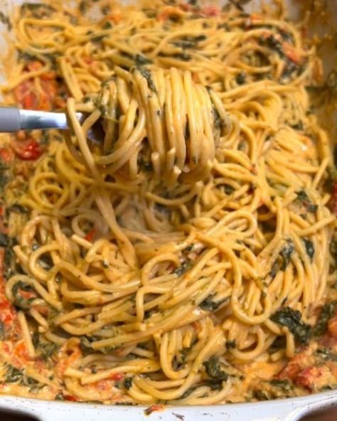 @veganrecipe_4u on Instagram: ""GET The Complete Plant Based Cookbook - Over 200+ Delicious Vegan Recipes Including 30-day Meal Plans" =>> LINK IN BIO 🔗 @veganrecipe_4u 1️⃣ or 2️⃣? What recipe do you like the most? By @Dr.vegan 1️⃣ This Creamy Baked Tomato and Spinach Pasta combines roasted tomatoes, garlic, vegan cream cheese, and spinach for a hearty, flavorful meal. Easy to make, it's perfect for a regular dinner or a special occasion. Ingredients 2/3 lb about pasta of choice 300g 7 oz fresh spinach 200g 10.5 oz cherry tomatoes 300g 1 whole bulb of garlic 7 oz vegan cream cheese 200g 3-4 tbsp olive oil Black pepper to taste Salt to taste Instructions Preheat Oven: Preheat your oven to 356°F (180°C). Prepare Baking Dish: Lay the spinach leaves at the bottom of a baking dish. Scatter Cream Cheese And Spinach, Tomato And Spinach Pasta, Dr Vegan, Vegan Budget, Creamy Garlic Mushrooms, Vegan Mozzarella, Vegan Cream, Plant Based Cookbook, Garlic Mushrooms