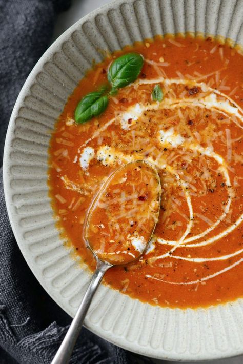 Roasted Tomatoes And Garlic, Roasted Garlic Soup, Tomato Basil Soup Recipe, Roasted Tomato Basil Soup, Canned Tomato Soup, Comforting Soup, Garlic Soup, Basil Soup, Homemade Soup Recipe