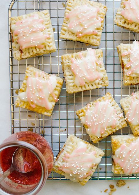 Rhubarb Pop-Tarts by Wood and Spoon blog. This recipe is for mini square hand pie breakfast pastries filled with a quite homemade rhubarb compote jam and a honey glaze icing. The hand pies can be made in advance and batches. These make fun morning treats or desserts. Learn how to DIY make from scratch pop-tarts here with simple pie dough and jelly on thewoodandspoon.com Homemade Pop Tarts Recipe, Pie Breakfast, Simple Pie, Morning Treats, Poptart Recipe, Glaze Icing, Rhubarb Compote, Make From Scratch, Hand Pie