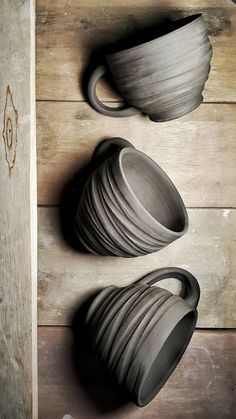 Lera Inspiration, Sculptures Céramiques, Tanah Liat, Keramik Design, Clay Mugs, Pottery Classes, Ceramics Pottery Art, Pottery Cups, Thrown Pottery