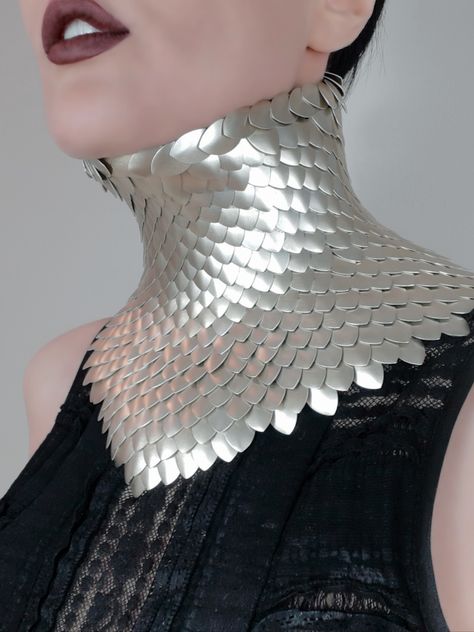 The Scales Classic neck corset/posture collar. Shown with champagne coloured scales. Available by custom order. Posture Collar Corsets, Cervical Collar Fashion, Neck Corset Collars, Metal Collar Necklace, Human With Scales, Armor Fashion, Collar Aesthetic, Posture Collar, Scale Mail