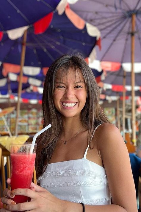 Wispy Curtain Bangs Long Hair Straight, French Wispy Bangs, Wispy Fringe Long Hair, Wispy Bangs Thick Hair, Fringe With Long Hair, Long Layered Hair With Wispy Bangs, Wispy Bangs With Long Hair, Light Bangs Haircut, Bangs On Straight Hair