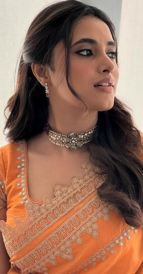 Priyanka Mohan Wallpaper, Priyanka Arul Mohan, Priyanka Mohan, Iphone Wallpaper Aesthetic, Wallpaper Iphone Wallpaper, Indian Actress Hot Pics, Wallpaper Wallpaper, Beautiful Smile Women, Indian Beauty Saree