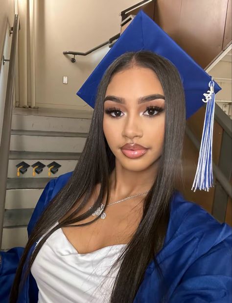 Senior Picture Makeup Looks, Graduation Pictures Makeup Senior Pics, Graduation Picture Makeup Ideas, Graduation Pictures Makeup, Senior Picture Black Women, Senior Makeup Ideas, Senior Pictures Black Women, Grad Photos Makeup, Senior Picture Ideas Black Women