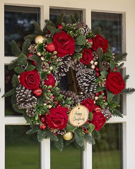 Discover the ultimate in festive opulence with our luxury Christmas decor ideas. From shimmering gold accents to elegant crystal ornaments, create a holiday display that exudes sophistication and glamour. Perfect for hosting unforgettable gatherings or elevating your holiday ambiance.
#LuxuryChristmas #HolidayGlam #ElegantDecor Christmas Grave Wreath, Rose Christmas Wreath, Christmas Wreaths Indoor, Gold Baubles, Luxury Christmas Decor, Red Christmas Wreath, Luxurious Christmas, Classic Wreath, Traditional Wreath